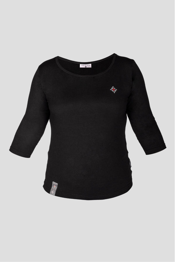 Damen Edelweiss U-Boot-Shirt von Edelvetica, ein modisches und bequemes Kleidungsstück. Dieses Shirt zeichnet sich durch seinen U-Boot-Ausschnitt aus und ist mit einem dezenten Edelweiss-Muster verziert. Es kombiniert Eleganz mit einem Hauch von Schweizer Tradition, ideal für einen entspannten, aber stilvollen Look.