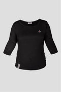 Damen Edelweiss U-Boot-Shirt von Edelvetica, ein modisches und bequemes Kleidungsstück. Dieses Shirt zeichnet sich durch seinen U-Boot-Ausschnitt aus und ist mit einem dezenten Edelweiss-Muster verziert. Es kombiniert Eleganz mit einem Hauch von Schweizer Tradition, ideal für einen entspannten, aber stilvollen Look.