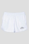Damen Shorts von Edelvetica mit Edelweiss-Abschluss und Logo, eine modische und praktische Wahl für Freizeitaktivitäten. Diese Shorts zeichnen sich durch ein charakteristisches Edelweiss-Muster am Abschluss und das Edelvetica-Logo aus, was einen Hauch von alpiner Eleganz und Markenidentität verleiht. Ideal für Frauen, die lässige, aber stilvolle Kleidung schätzen.