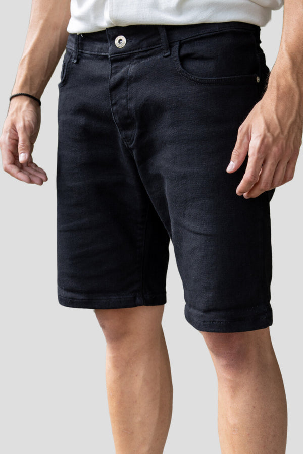 Herren Edelweiss Jeans-Shorts 101 von Edelvetica, eine stilvolle und bequeme Sommerkleidung. Diese Shorts kombinieren das klassische Jeans-Design mit einem dezente Edelweiss-Muster, was einen einzigartigen und modischen Akzent setzt. Ideal für Männer, die im Sommer Komfort und Stil vereinen möchten.