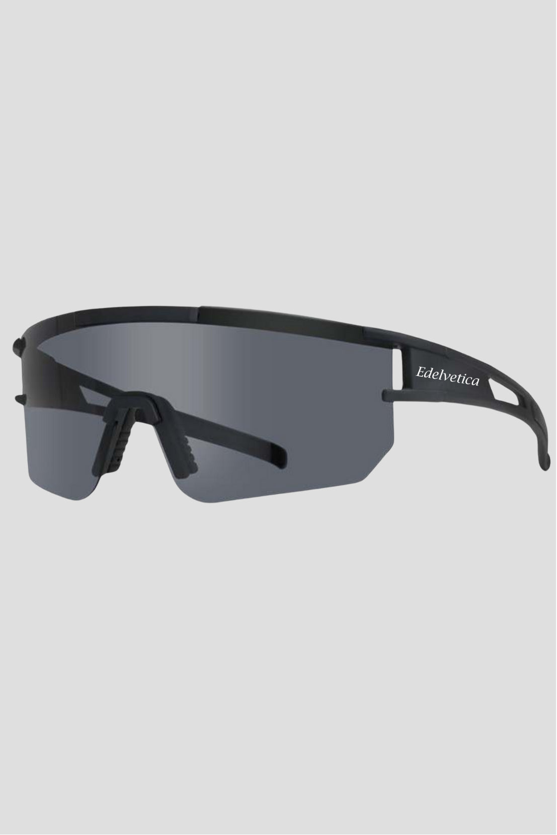 Unisex Sonnenbrille 'Round Race' von Edelvetica, ein elegantes und zugleich sportliches Accessoire. Diese Sonnenbrille zeichnet sich durch ihre runden Gläser und das schlanke, moderne Design aus, das einen Hauch von Retro-Flair mit zeitgemäßer Eleganz verbindet. Sie bietet universellen Stil und Schutz, ideal für modebewusste Männer und Frauen, die einen dynamischen Lebensstil pflegen.