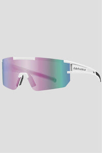 Unisex Sonnenbrille 'Round Race' von Edelvetica, ein elegantes und zugleich sportliches Accessoire. Diese Sonnenbrille zeichnet sich durch ihre runden Gläser und das schlanke, moderne Design aus, das einen Hauch von Retro-Flair mit zeitgemäßer Eleganz verbindet. Sie bietet universellen Stil und Schutz, ideal für modebewusste Männer und Frauen, die einen dynamischen Lebensstil pflegen.