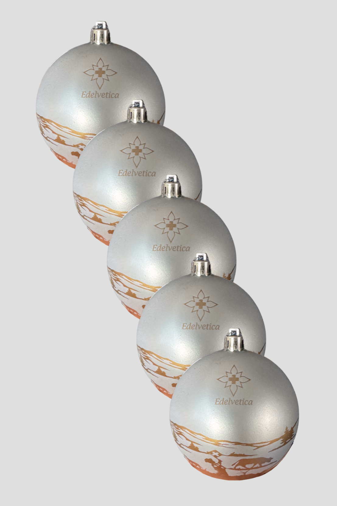 Edelvetica Weihnachtskugeln im 5er-Pack, eine festliche und elegante Dekoration für die Weihnachtszeit. Jede Kugel präsentiert ein einzigartiges Design, das traditionelle Schweizer Motive mit modernem Flair kombiniert. Diese Kugeln sind perfekt, um jedem Weihnachtsbaum einen Hauch von alpiner Eleganz zu verleihen.