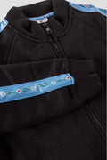 Damen Jacke mit Edelweiss-Muster, Stehkragen und Taschen.
