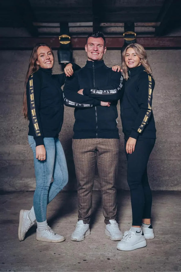 Damen Jacke mit Alpaufzug Muster, Stehkragen und Taschen.
