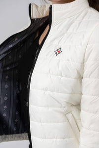 Damen Edelweiss Übergangsjacke von Edelvetica, eine elegante und funktionale Jacke. Sie zeichnet sich durch das charakteristische Edelweiss-Design aus, das stilvolle Akzente setzt. Ideal für die Übergangszeit, vereint die Jacke Komfort mit modischem Ausdruck und eignet sich perfekt für vielseitige Outfits.